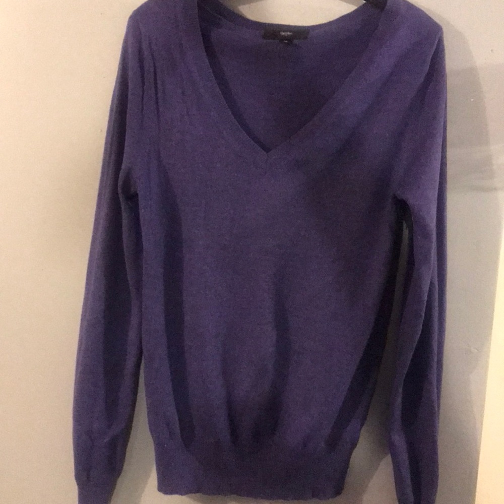 *LIKE NEW* V-Neck Sweater